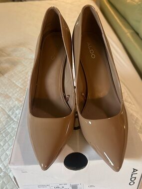 ALDO KRISS SIZE 8.5 Women's Nude Patent Pointed-Toe Pumps